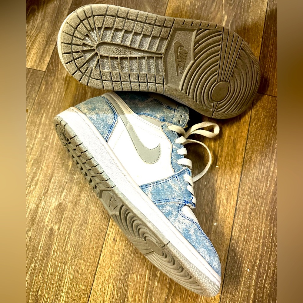 Jordan 1 Hyper OG - Picture 2 of 4